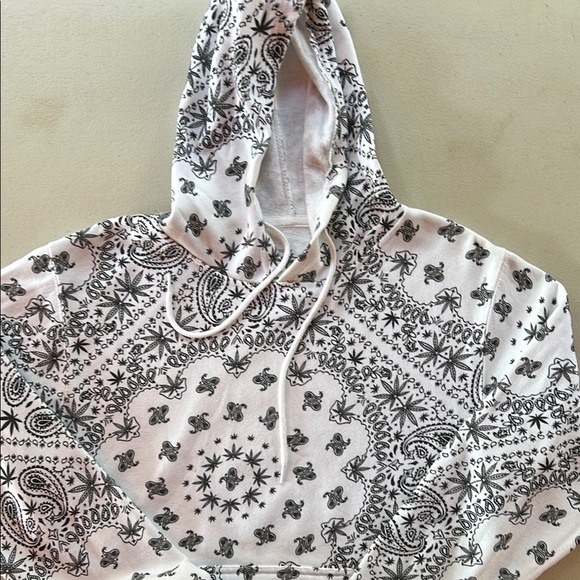 Eighty Eight Paisley Print Hoodie (L) - Picture 2 of 9